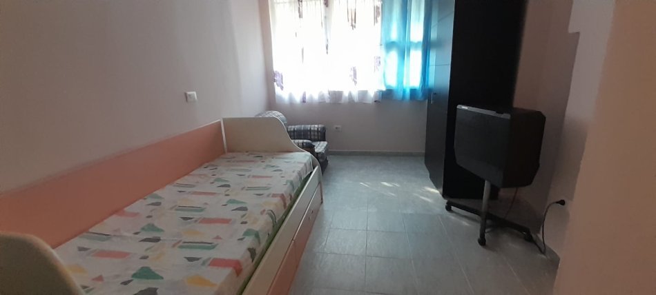 Tirane, jepet me qera apartament 2+1 Kati 1, 90 m² 510 € (Varri i Bamit/Rr.Zihni Sako)