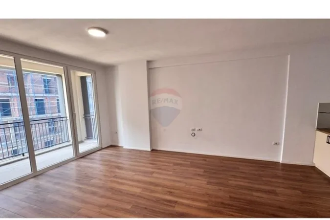 Tirane, jepet me qera zyre , 117 m² 600 € 