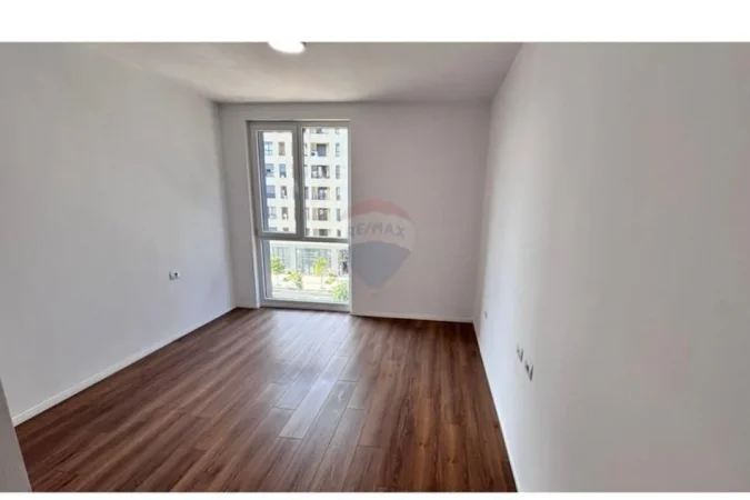 Tirane, jepet me qera zyre , 117 m² 600 € 