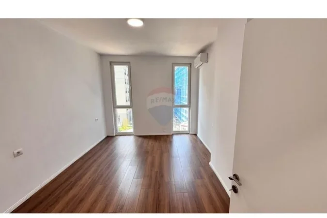 Tirane, jepet me qera zyre , 117 m² 600 € 