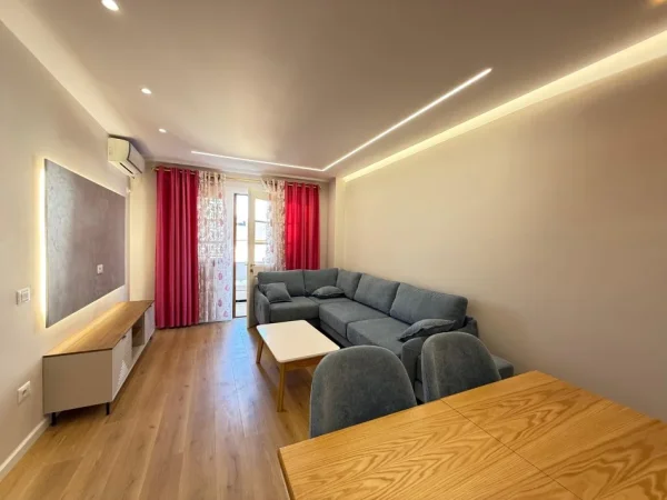 Tirane, shitet apartament 1+1 Kati 2, 140.000 € 