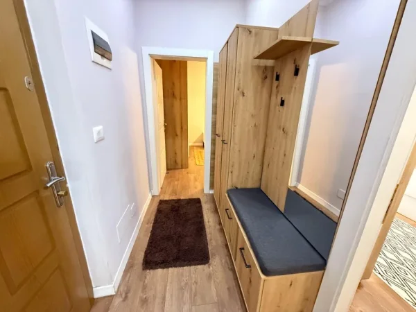 Tirane, jepet me qera apartament 2+1 Kati 3, 700 € 