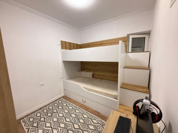 Tirane, jepet me qera apartament 2+1 Kati 3, 700 € 