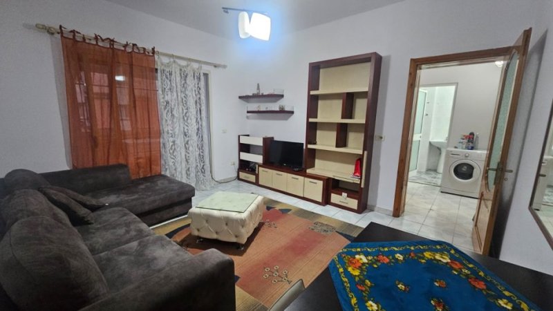 Tirane, jepet me qera apartament 1+1 Kati 4, 55 m² 400 € (Brryli)