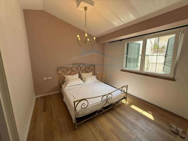 Tirane, jepet me qera apartament 2+1 Kati 5, 135 m² 1.100 € 
