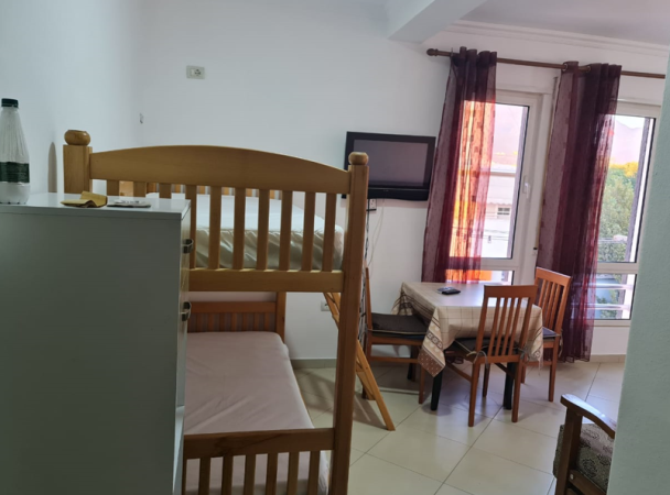 Tirane, jepet me qera garsonier Kati 1, 40 m² 380 € (SHKOLLA E BASHKUAR)