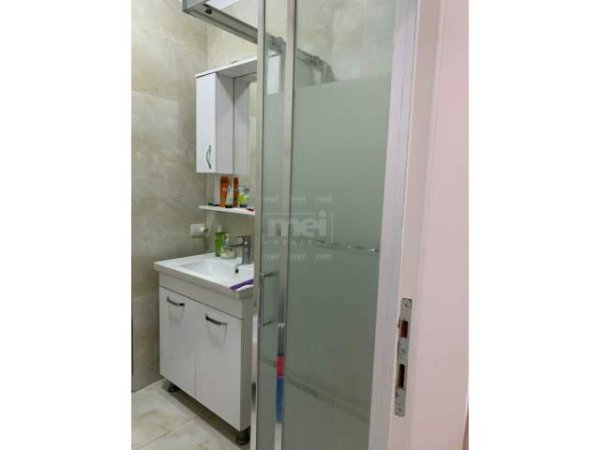 Tirane, jepet me qera apartament 1+1 Kati 2, 68 m² 350 Euro (Brryli)