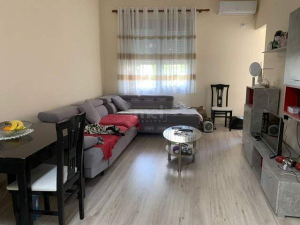 Tirane, jepet me qera apartament 1+1 Kati 2, 68 m² 350 Euro (Brryli)