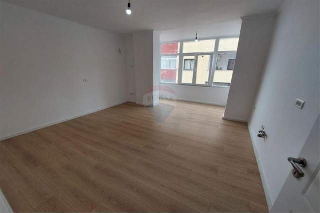 Tirane, shitet apartament 2+1 Kati 8, 73 m² 115.000 Euro (Medreseja e Tiranes)