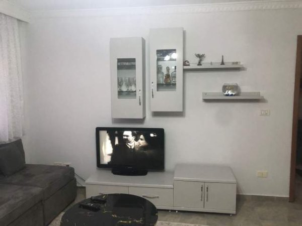Tirane, jepet me qera apartament 2+1+BLK Kati 1, 90 m² 600 Euro (bardhok biba)