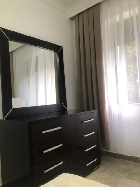 Tirane, jepet me qera apartament 2+1+BLK Kati 1, 90 m² 600 Euro (bardhok biba)