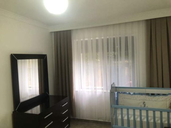 Tirane, jepet me qera apartament 2+1+BLK Kati 1, 90 m² 600 Euro (bardhok biba)