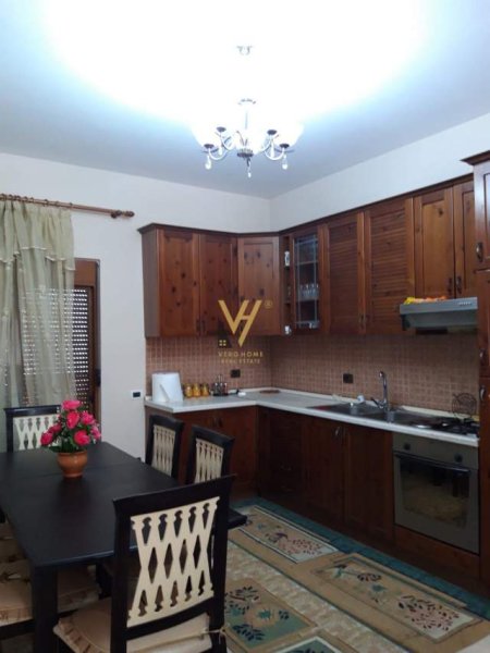 Tirane, shitet Vile 4+1+A+BLK Kati 0, 525 m² 1.200.000 Euro (liqeni thate)