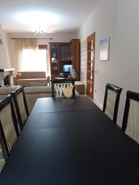 Tirane, shitet Vile 4+1+A+BLK Kati 0, 525 m² 1.200.000 Euro (liqeni thate)