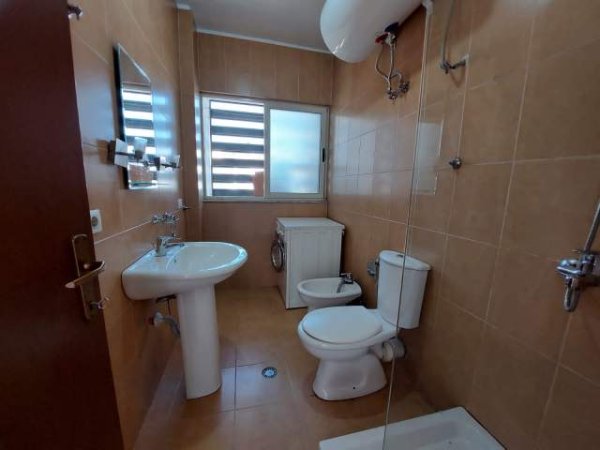 Tirane, shitet apartament 1+1 Kati 10, 50 m² 78.000 Euro (Ish fusha e aviacionit)