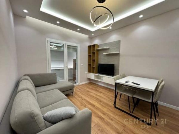 Tirane, shes apartament 124.000 Euro (myslym shyri)