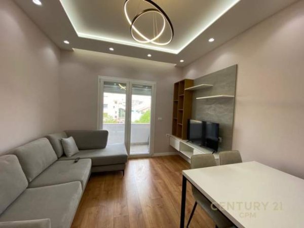 Tirane, shes apartament 124.000 Euro (myslym shyri)