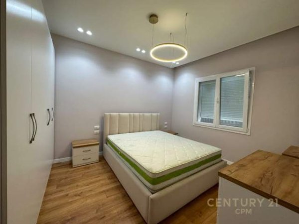 Tirane, shes apartament 124.000 Euro (myslym shyri)