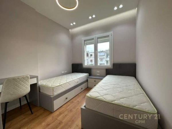 Tirane, shes apartament 124.000 Euro (myslym shyri)