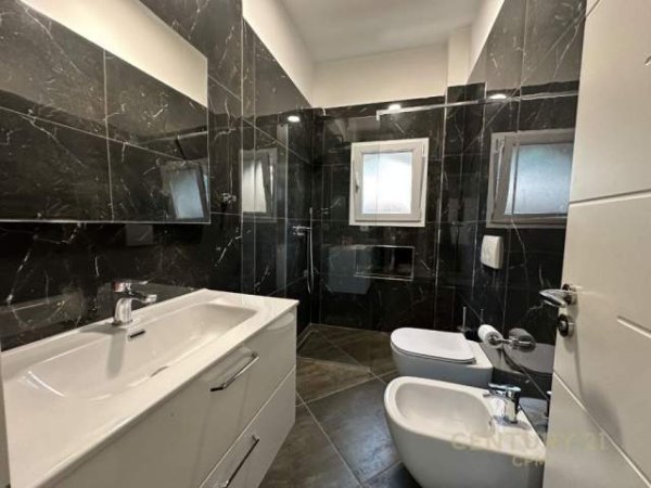Tirane, shes apartament 124.000 Euro (myslym shyri)