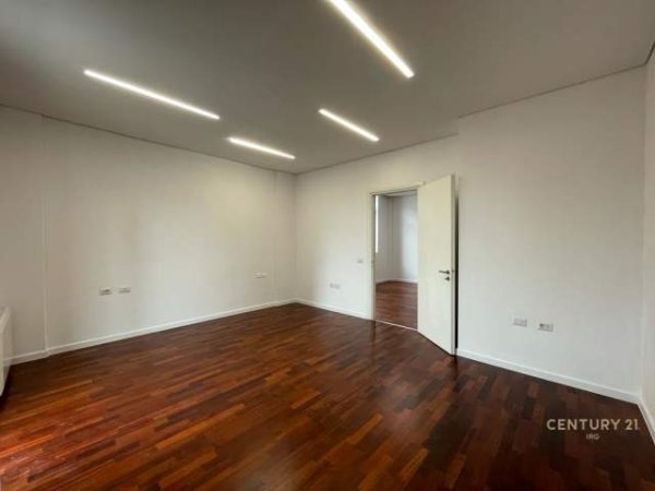 Tirane, shes apartament 391.000 Euro (liceu)