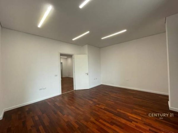 Tirane, shes apartament 391.000 Euro (liceu)