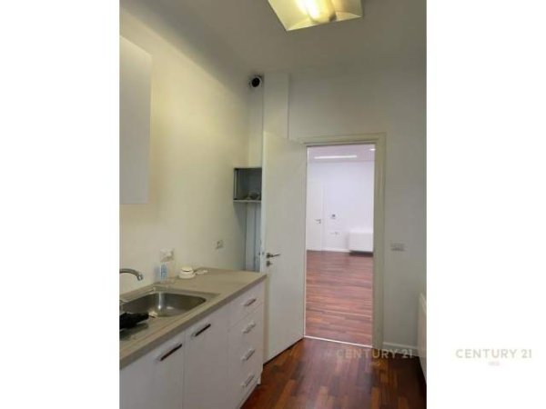 Tirane, shes apartament 391.000 Euro (liceu)