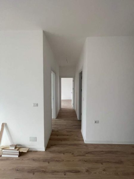 Tirane, jepet me qera zyre Kati 5, 95 m² 500 Euro (Rruga Ndre Mjeda Tiranë,Shqipëria)