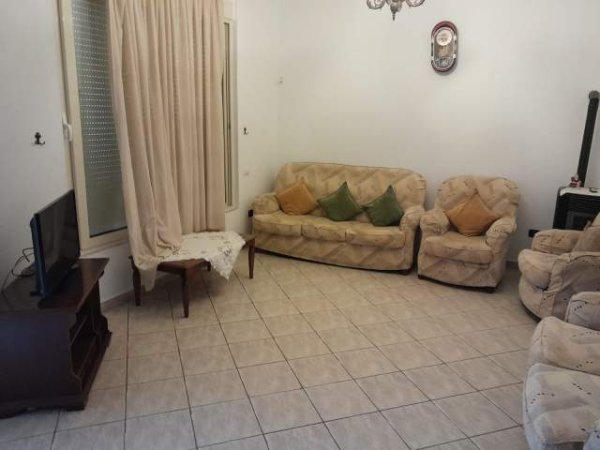 Tirane, jepet me qera kati i dyte i nje vile 2+1+BLK Kati 2, 105 m² 35.000 Leke (Allias)