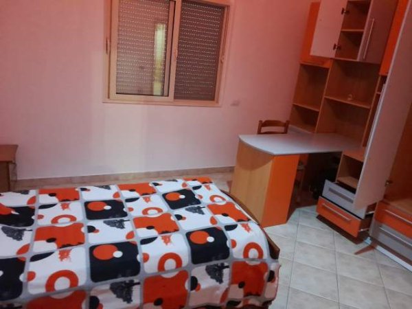 Tirane, jepet me qera kati i dyte i nje vile 2+1+BLK Kati 2, 105 m² 35.000 Leke (Allias)