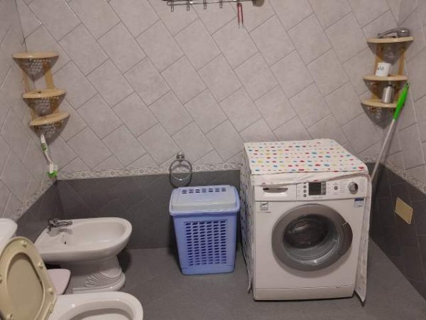 Tirane, jepet me qera kati i dyte i nje vile 2+1+BLK Kati 2, 105 m² 35.000 Leke (Allias)
