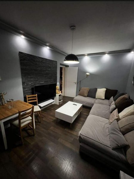 Tirane, jepet me qera apartament 2+1 Kati 3, 85 m² 600 Euro (Kryqezimi i Burgut)
