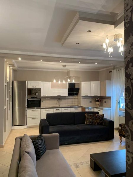 Tirane, jepet me qera apartament 3+1+BLK Kati 9, 138 m² 1.200 Euro (Rruga e Barrikadave)