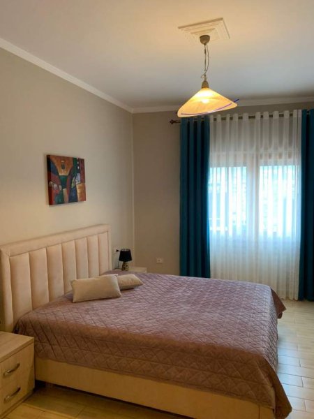 Tirane, jepet me qera apartament 3+1+BLK Kati 9, 138 m² 1.200 Euro (Rruga e Barrikadave)