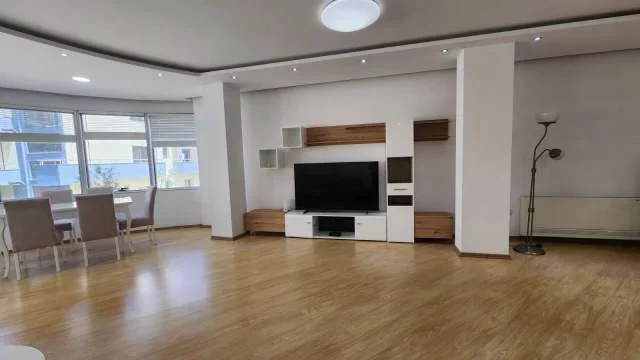 Tirane, jepet me qera apartament 3+1+BLK Kati 2, 1.000 Euro (Qyteti Studenti)