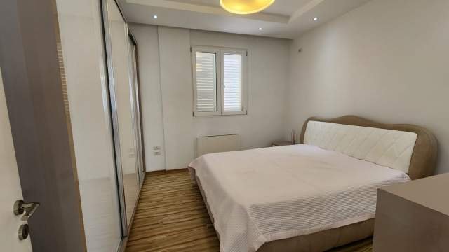 Tirane, jepet me qera apartament 3+1+BLK Kati 2, 1.000 Euro (Qyteti Studenti)