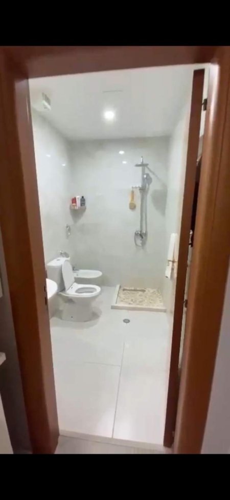 Tirane, jap me qera apartament duplex 4+1 Kati 9, 164 m² 1.200 Euro (Rruga e Bbarrikadave)