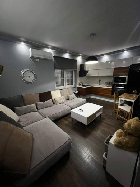 Tirane, jap me qera apartament 2+1 Kati 2, 600 Euro (rruga e burgut)