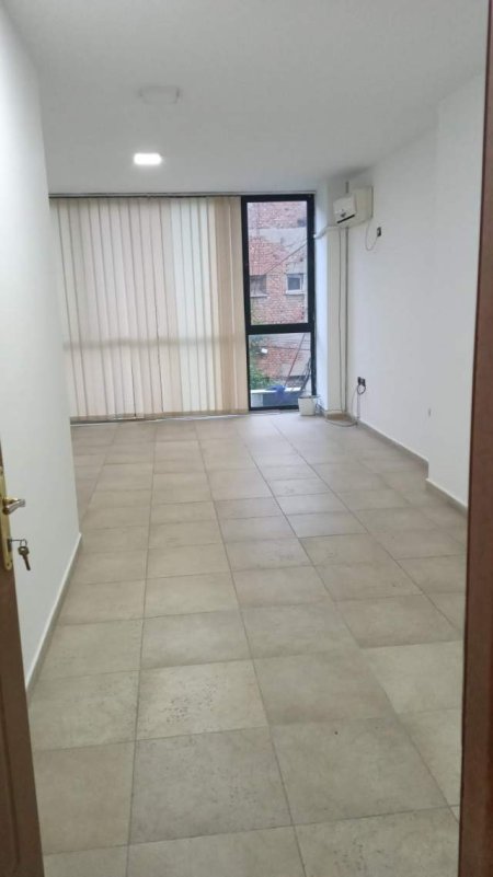 Tirane, jap me qera apartament Kati 2, 40 m² 33.000 Leke (afer Joenes)