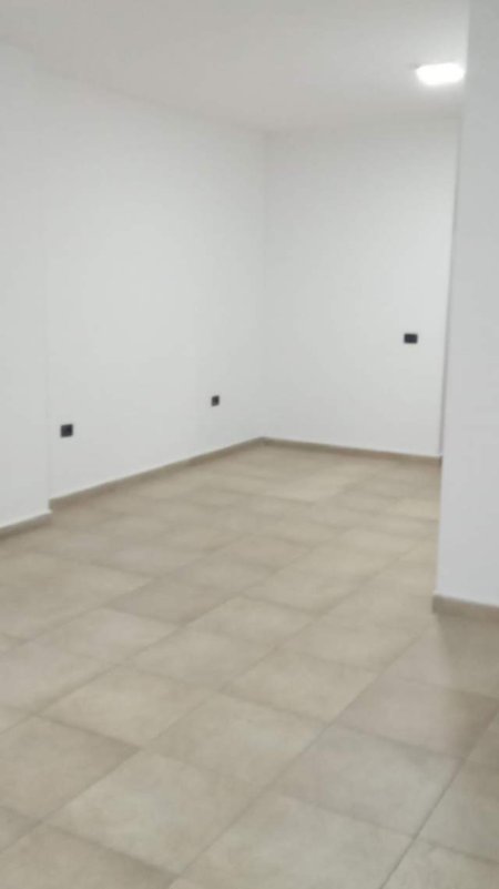 Tirane, jap me qera apartament Kati 2, 40 m² 33.000 Leke (afer Joenes)