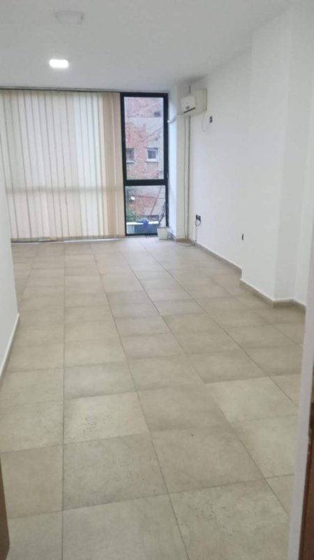 Tirane, jap me qera apartament Kati 2, 40 m² 33.000 Leke (afer Joenes)