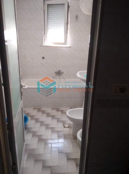 Tirane, jepet me qera apartament 2+1+BLK Kati 4, 87 m² 35.000 Leke (Xhanfize keko)