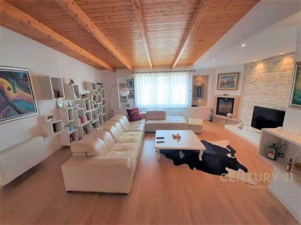 Tirane, shes Penthouse Dublex Kati 9, 375.000 Euro (komuna e parisit)