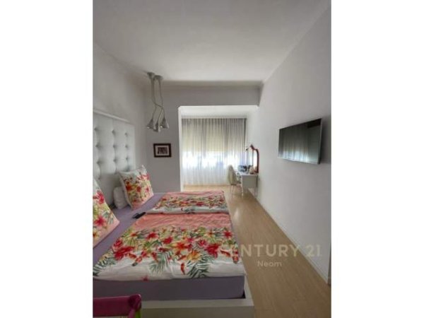 Tirane, shes Penthouse Dublex Kati 9, 375.000 Euro (komuna e parisit)