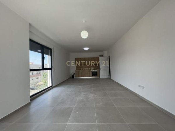 Tirane, jepet me qera apartament 2+1+BLK Kati 3, 90 m² 450 Euro (Zirkon, Tirane)