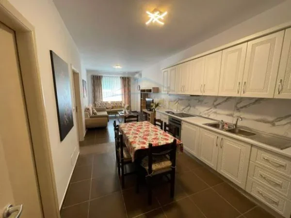 Tirane, jepet me qera apartament 2+1+Parkim Kati 2, 100 m² 600 Euro (Liqeni i Thate)