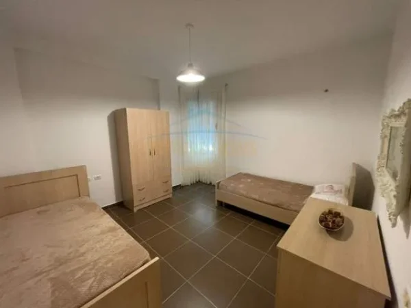 Tirane, jepet me qera apartament 2+1+Parkim Kati 2, 100 m² 600 Euro (Liqeni i Thate)