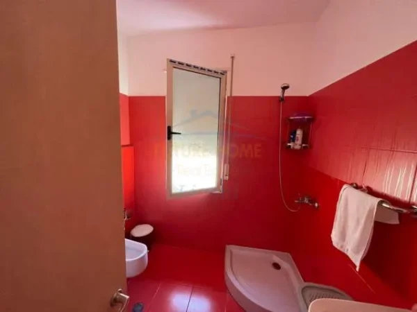 Tirane, jepet me qera apartament 2+1+Parkim Kati 2, 100 m² 600 Euro (Liqeni i Thate)