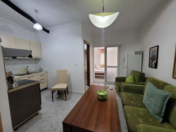 Tirane, jepet me qera apartament 1+1 Kati 2, 40 m² 350 Euro