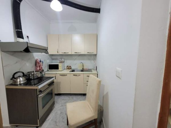 Tirane, jepet me qera apartament 1+1 Kati 2, 40 m² 350 Euro